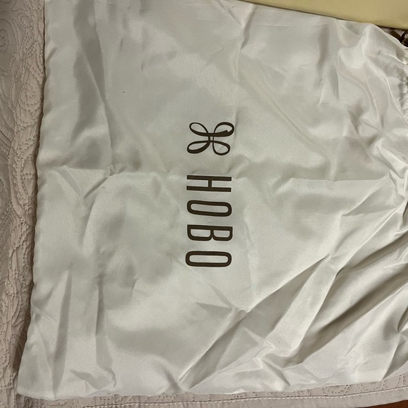 HOBO "KOLE" purse, beautiful butter color, 100%genuine leather, NWT, dust cover. - Picture 5 of 6